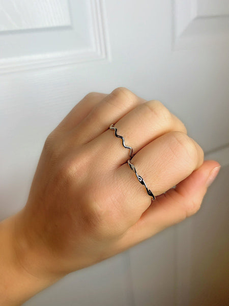 Twisted Band Ring