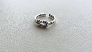 Double Knot Ring
